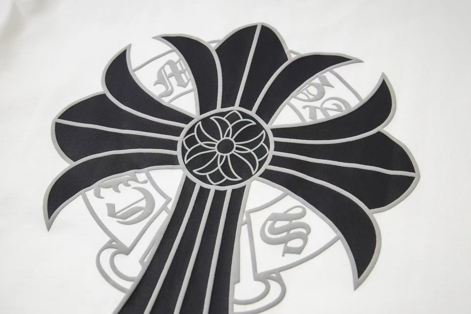 🅿️170 ChromeHearts/Chrome Hearts 24ss round neck T-shirt Original fabric Official same style Short-sleeved T-shirt Customized 260g same vat dyed fabric Very comfortable to the touch Latest brick cabinet synchronization for spring and summer Fashionable and individual Super versatile and good-looking Very suitable for both men and women A must-have item Hang tag Collar label Washed wheat Complete with three standards Color: Black White Size: XS-L